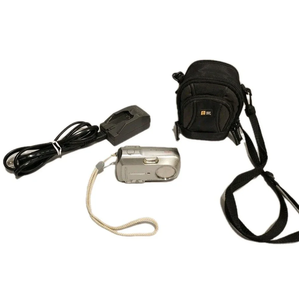 Olympus Camedia C-470 Zoom 4.0MP Digital Camera W/Case, Battery & Charger